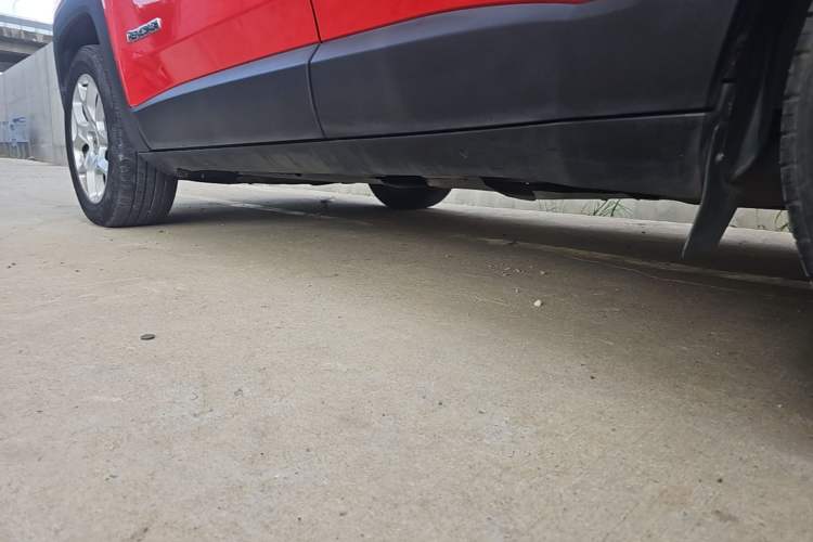 Used Jeep Renegade 2017 180T Automatic High-Energy Version Left Side Sill