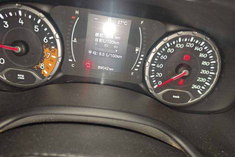 Used Jeep Renegade 2017 180T Automatic Jingneng Edition Odometer Close Up