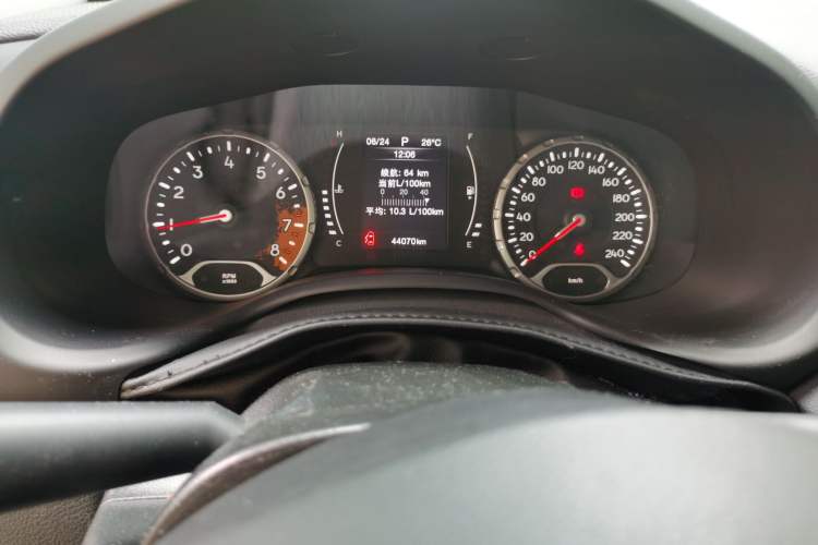 Used Jeep Renegade 2017 180T Automatic Jingneng Edition Odometer Close Up