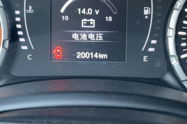 Used Jeep Renegade 2017 180T Automatic High-Energy Version Odometer Close Up
