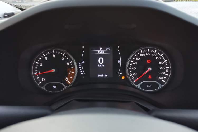 Used Jeep Renegade 2017 180T Automatic High-Energy Version Odometer Close Up
