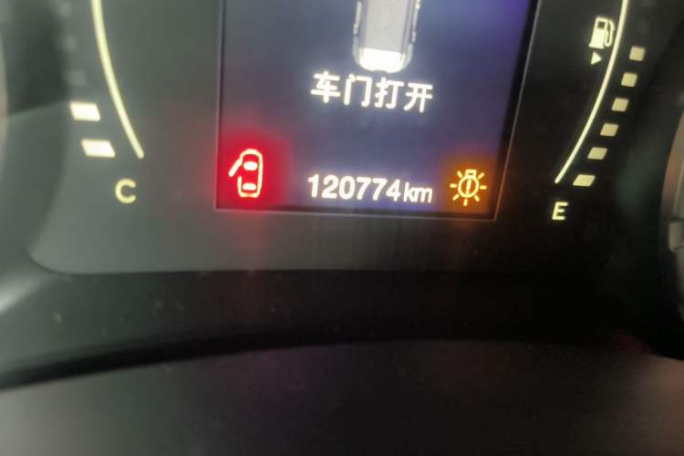 Used Jeep Renegade 2017 180T Automatic High-Energy Version Odometer Close Up