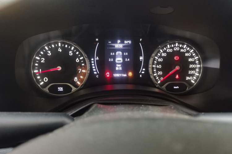 Used Jeep Renegade 2017 180T Automatic Jingneng Edition Odometer Close Up