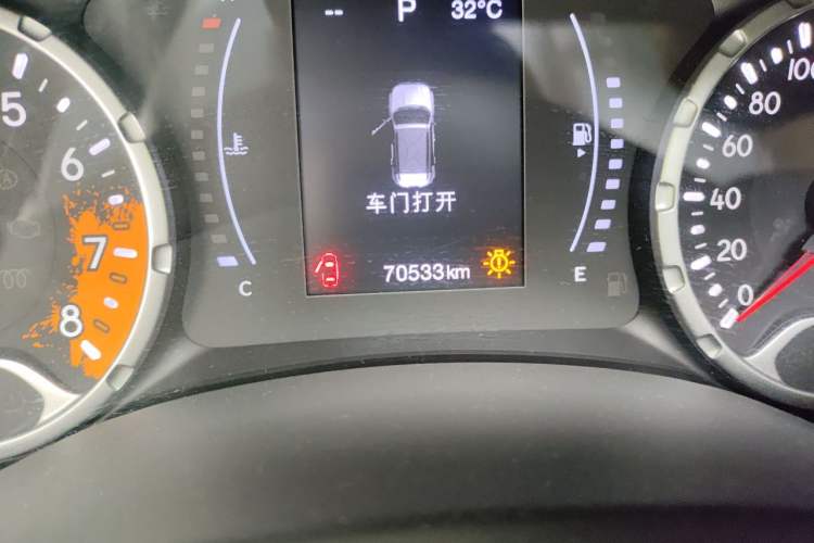 Used Jeep Renegade 2017 180T Automatic High-Energy Version Odometer Close Up