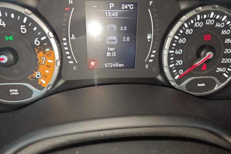 Used Jeep Renegade 2017 180T Automatic Jingneng Edition Odometer Close Up