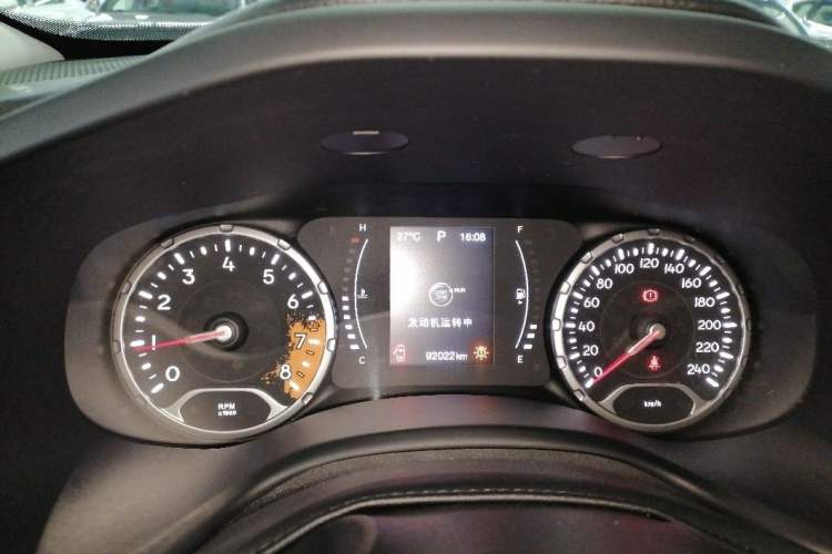 Used Jeep Renegade 2017 180T Automatic Jingneng Edition Odometer Close Up