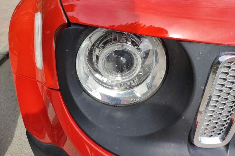 Used Jeep Renegade 2017 180TS Automatic Four-Wheel Drive Yue Neng Convertible Edition Right Front Headlight