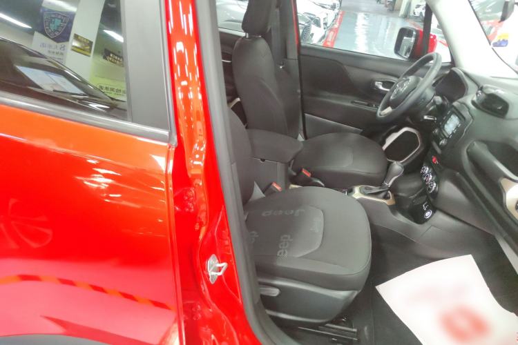 Used Jeep Renegade 2017 180T Automatic High-Energy Version Right Front Seat