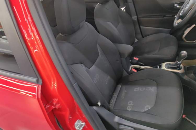 Used Jeep Renegade 2017 180T Automatic High-Energy Version Right Front Seat