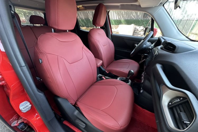 Used Jeep Renegade 2017 180T Automatic High-Energy Version Right Front Seat