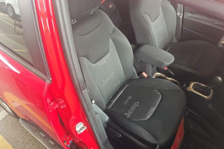 Used Jeep Renegade 2017 180T Automatic High-Energy Version Right Front Seat
