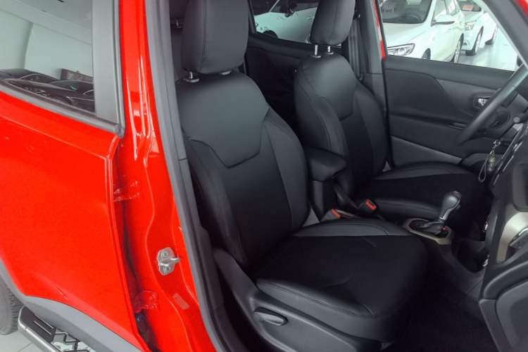 Used Jeep Renegade 2017 180T Automatic High-Energy Version Right Front Seat