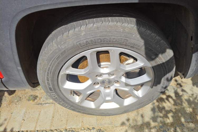 Used Jeep Renegade 2017 180T Automatic Jingneng Edition Right Front Wheel Hub