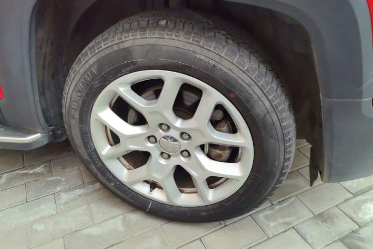 Used Jeep Renegade 2017 180T Automatic Jingneng Edition Right Front Wheel Hub