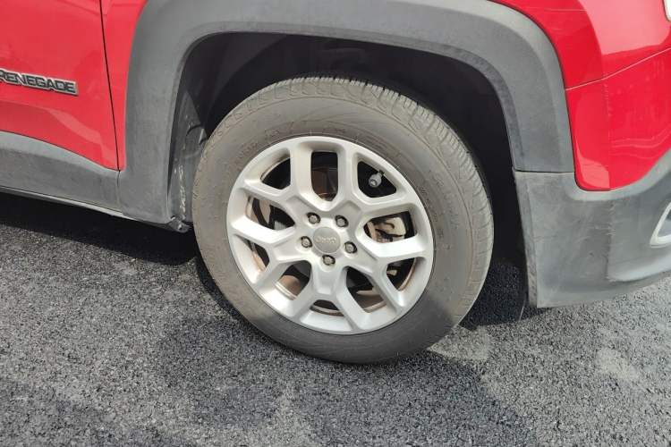 Used Jeep Renegade 2017 180T Automatic High-Energy Version Right Front Wheel Hub
