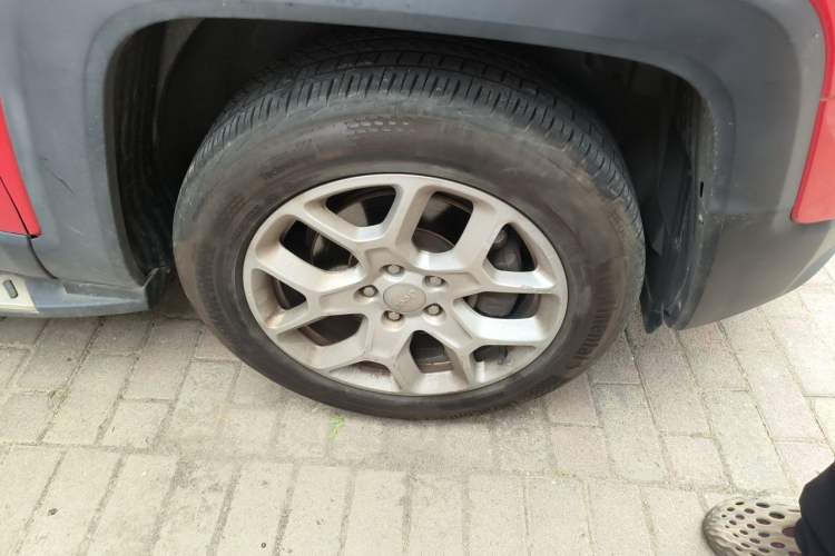 Used Jeep Renegade 2017 180T Automatic High-Energy Version Right Front Wheel Hub