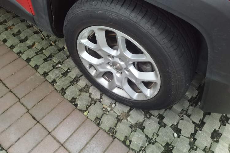 Used Jeep Renegade 2017 180T Automatic Jingneng Edition Right Front Wheel Hub