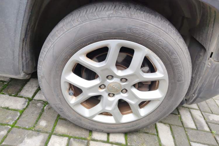 Used Jeep Renegade 2017 180T Automatic High-Energy Version Right Front Wheel Hub