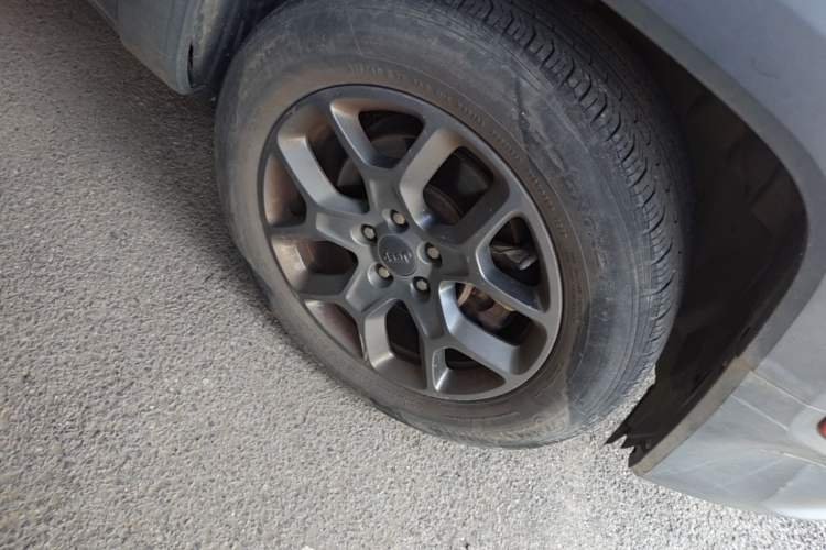 Used Jeep Renegade 2017 180T Manual Kinetic Edition Right Front Wheel Hub