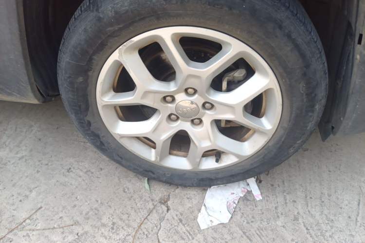 Used Jeep Renegade 2017 180T Automatic High-Energy Version Right Front Wheel Hub