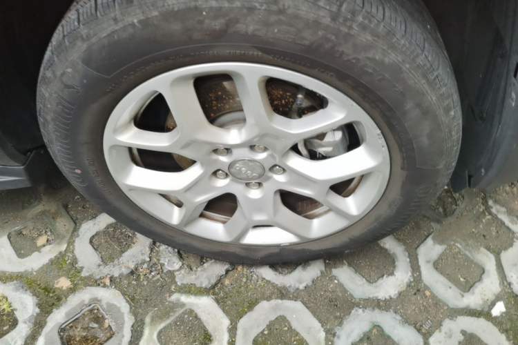 Used Jeep Renegade 2017 180T Automatic High-Energy Version Right Front Wheel Hub