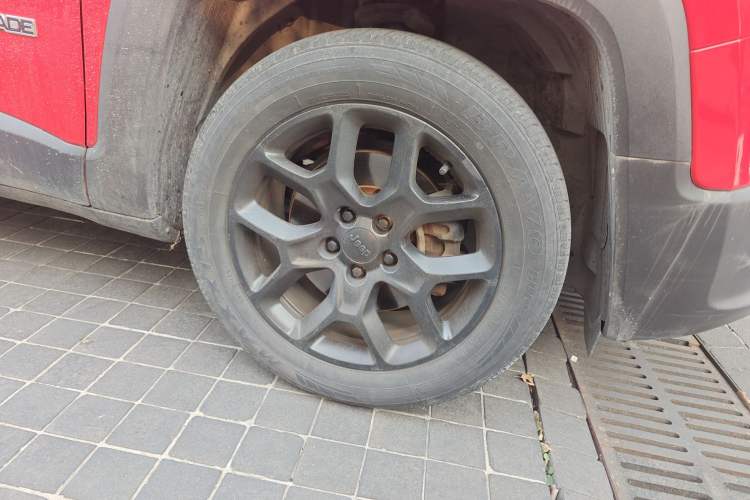 Used Jeep Renegade 2017 180T Automatic High-Energy Version Right Front Wheel Hub