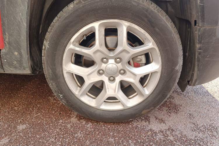 Used Jeep Renegade 2017 180T Automatic High-Energy Version Right Front Wheel Hub