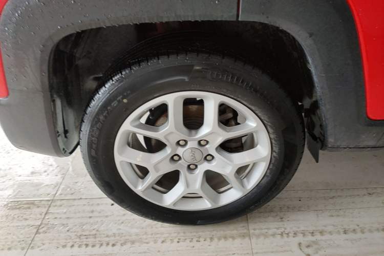 Used Jeep Renegade 2017 180T Automatic Jingneng Edition Right Rear Wheel Hub