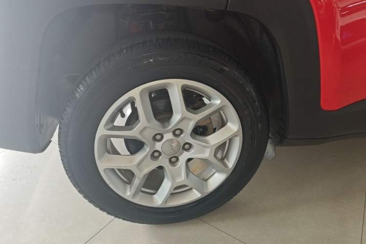 Used Jeep Renegade 2017 180T Automatic Jingneng Edition Right Rear Wheel Hub