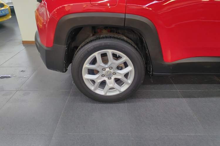 Used Jeep Renegade 2017 180T Automatic High-Energy Version Right Rear Wheel Hub