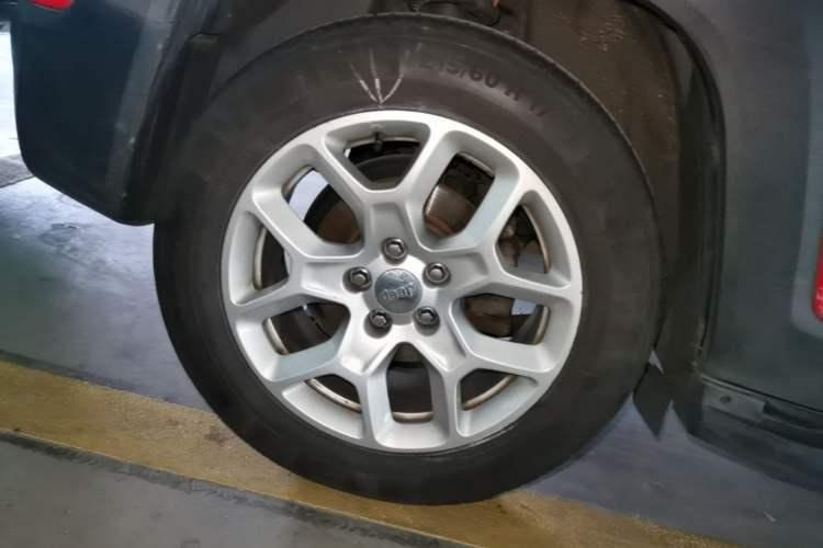 Used Jeep Renegade 2017 180T Automatic Jingneng Edition Right Rear Wheel Hub