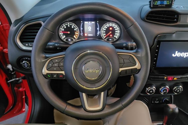 Used Jeep Renegade 2017 180T Automatic High-Energy Version Steering Wheel