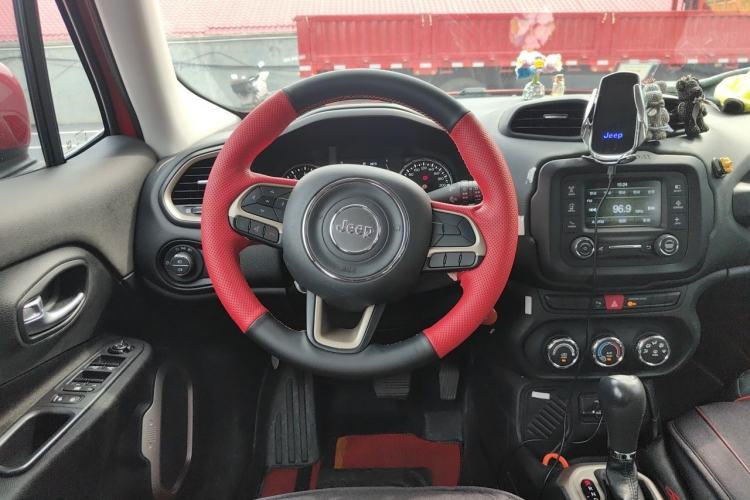 Used Jeep Renegade 2017 180T Automatic High-Energy Version Steering Wheel