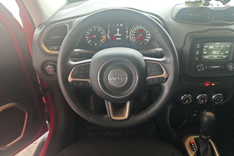 Used Jeep Renegade 2017 180T Automatic High-Energy Version Steering Wheel