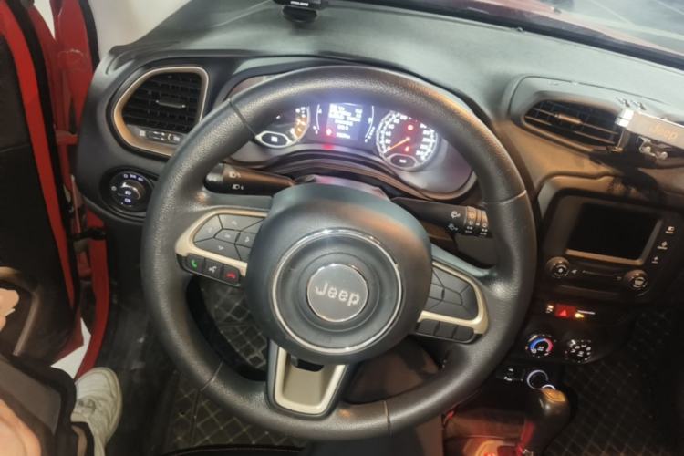 Used Jeep Renegade 2017 180T Automatic High-Energy Version Steering Wheel
