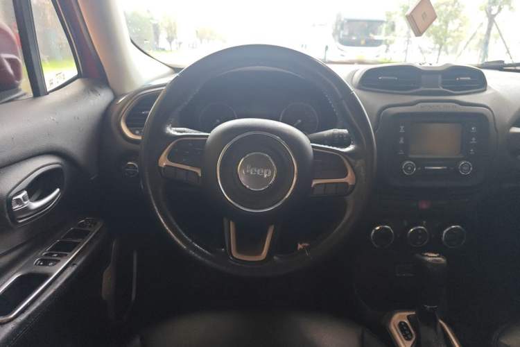 Used Jeep Renegade 2017 180T Automatic Jingneng Edition Steering Wheel