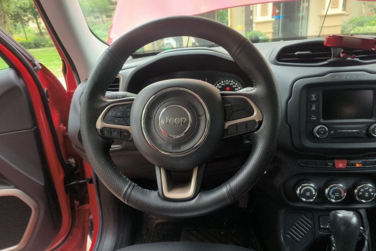 Used Jeep Renegade 2017 180T Automatic High-Energy Version Steering Wheel