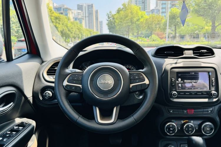 Used Jeep Renegade 2017 180TS Automatic All-Wheel Drive Versatile Edition Steering Wheel