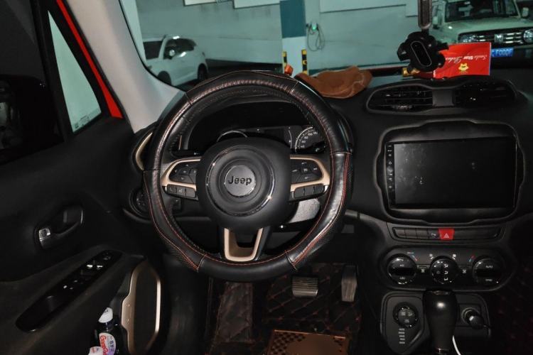 Used Jeep Renegade 2017 180TS Automatic Four-Wheel Drive Superior Edition Steering Wheel