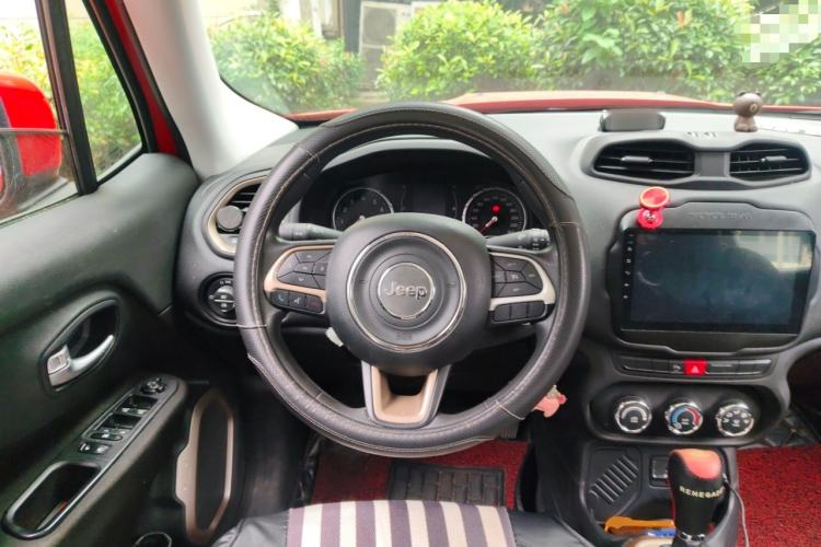 Used Jeep Renegade 2017 180T Automatic High-Energy Version Steering Wheel