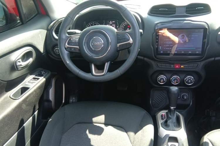 Used Jeep Renegade 2017 180T Automatic High-Energy Version Steering Wheel