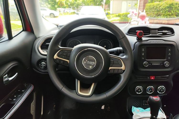 Used Jeep Renegade 2017 180T Automatic High-Energy Version Steering Wheel