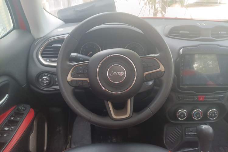 Used Jeep Renegade 2017 180T Automatic High-Energy Version Steering Wheel