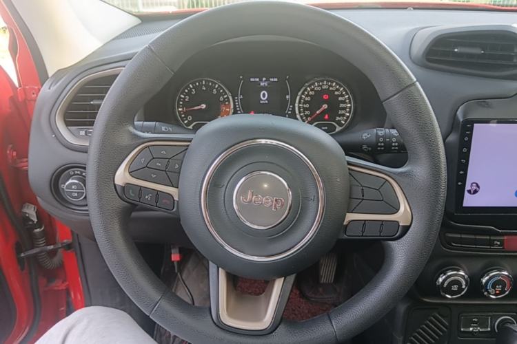 Used Jeep Renegade 2017 180T Automatic High-Energy Version Steering Wheel