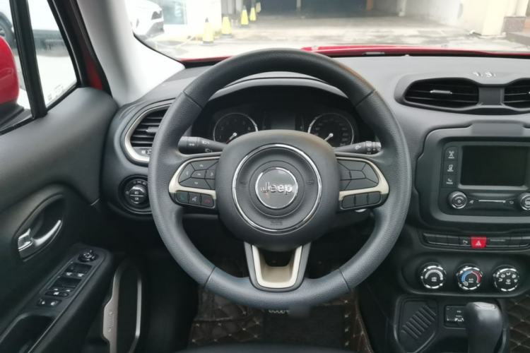 Used Jeep Renegade 2017 180T Automatic High-Energy Version Steering Wheel