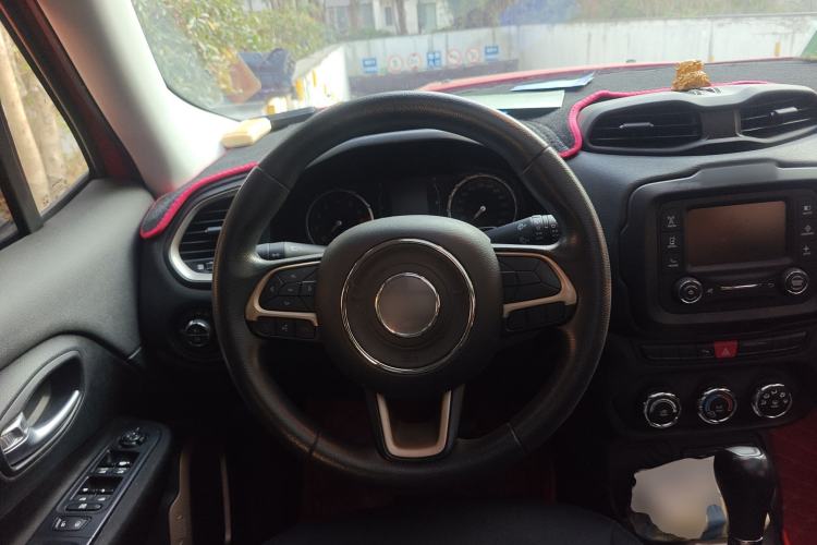 Used Jeep Renegade 2017 180T Automatic High-Energy Version Steering Wheel