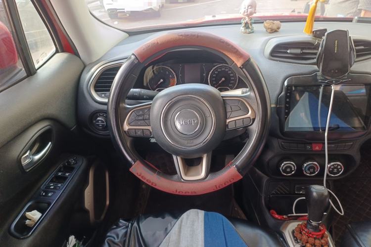 Used Jeep Renegade 2017 180T Automatic High-Energy Version Steering Wheel