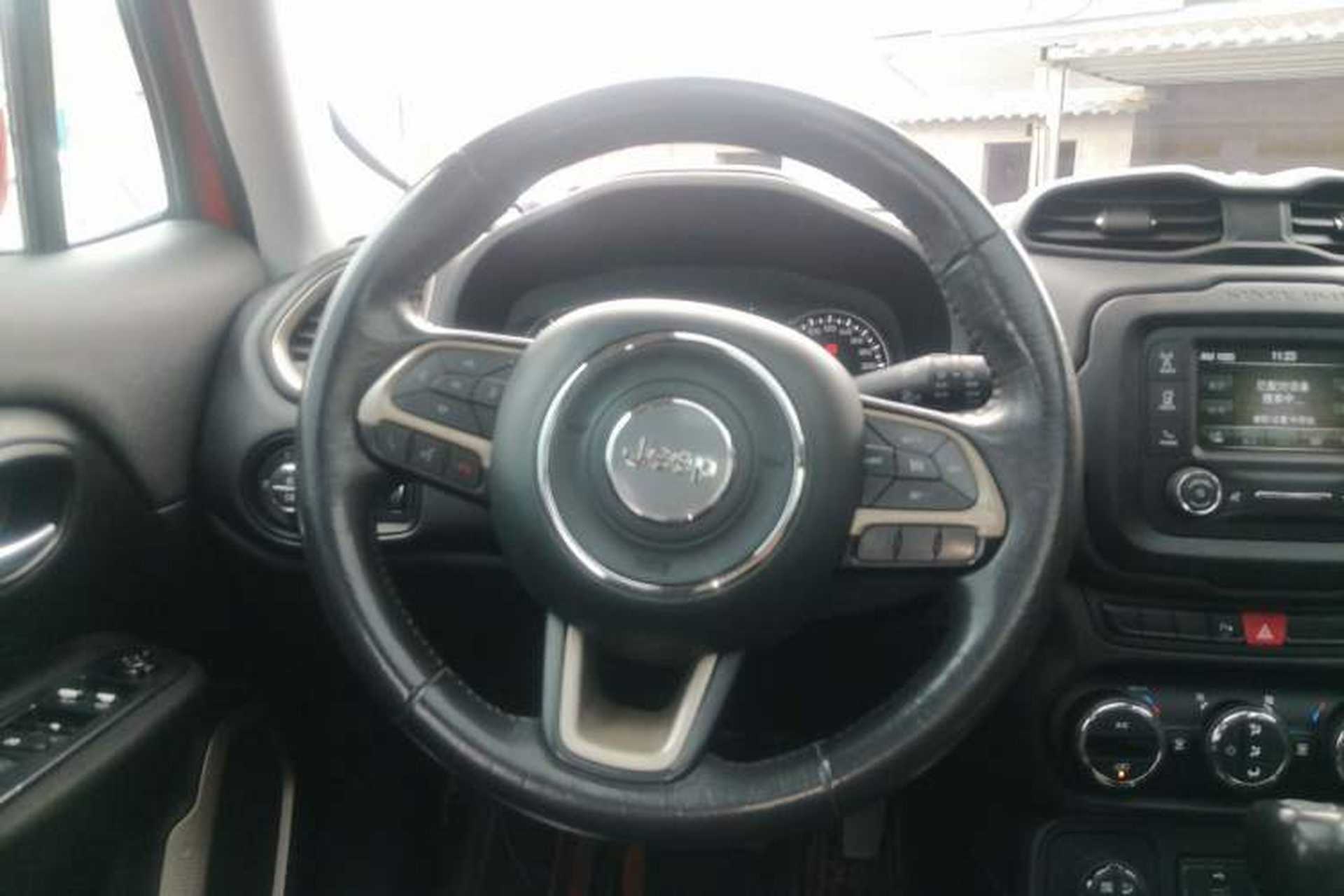 Used Jeep Renegade 2017 180TS Automatic Four-Wheel Drive Superior Edition Steering Wheel