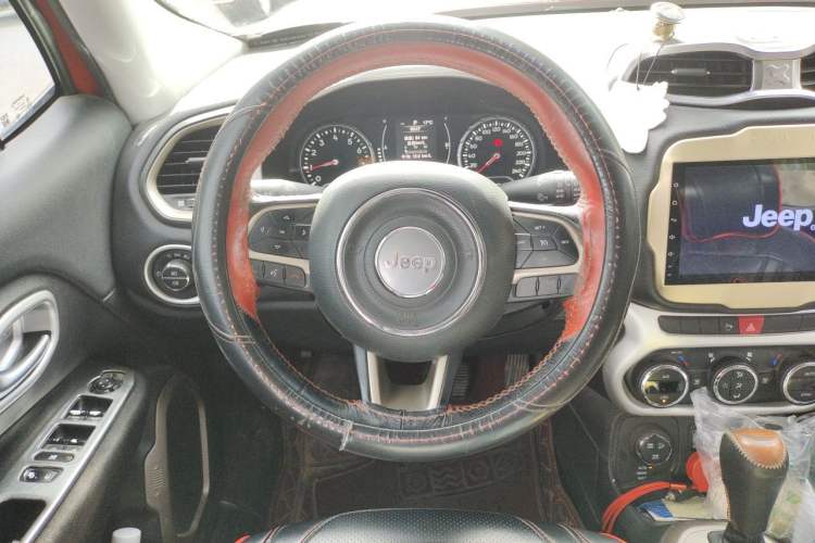 Used Jeep Renegade 2017 180TS Automatic Four-Wheel Drive Yue Neng Convertible Edition Steering Wheel