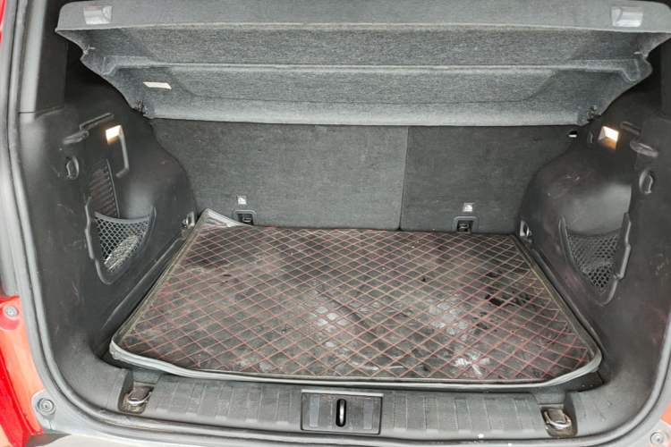 Used Jeep Renegade 2017 180T Automatic Jingneng Edition Trunk